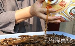 东西方调香的差异|从理念到实践的碰撞